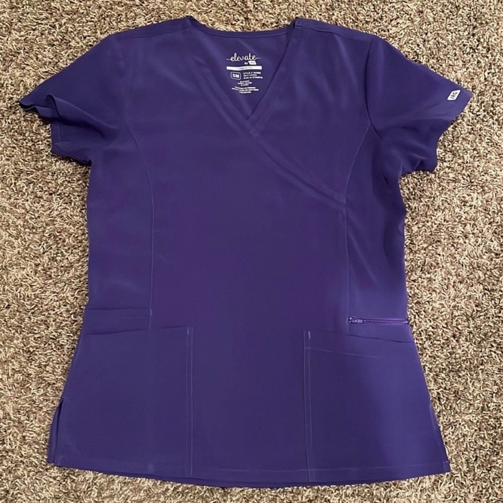 IRG Elevate Scrub Top